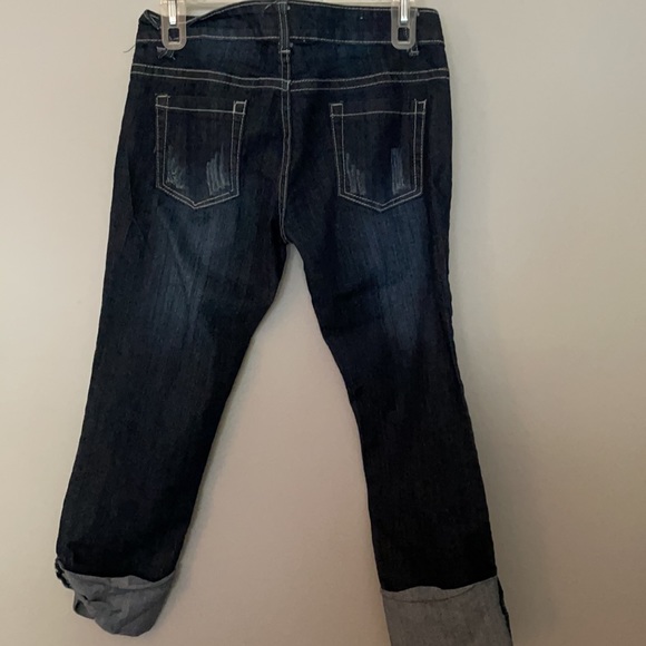 Discovery Clothing Distressed Capri NWOT Size 7 - Picture 3 of 5